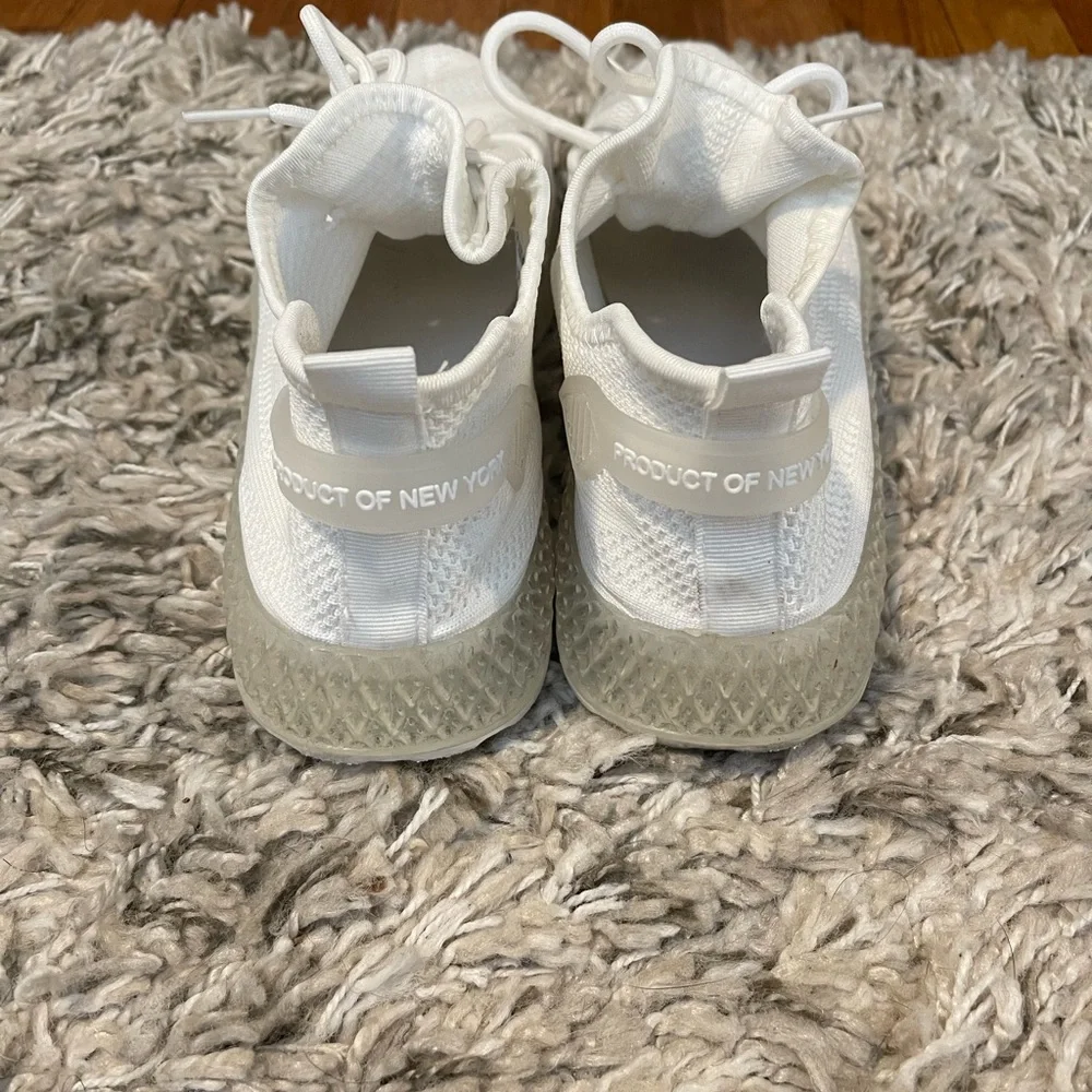 Athletic shoes - Picture 2 of 4